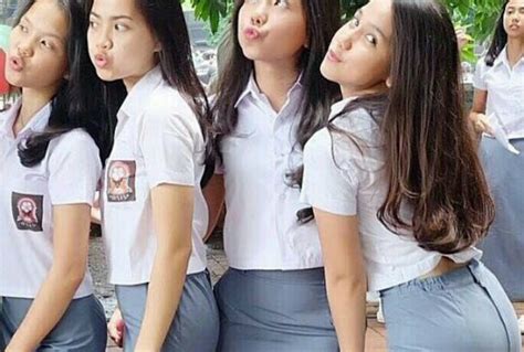 Foto Siswi SMA Cantik Pamer Paha Dan Rok Mini Di Bus Hebohkan Sosial Media Berita HOT HEBOH