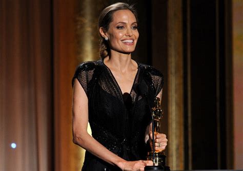 Caras Angelina Jolie Recebe Óscar Pelo Seu Trabalho Humanitário