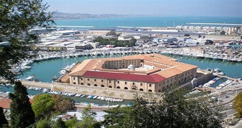 Elenca anche prefisso telefonico, codice catastale e info sulle strade del comune di ancona. Mole Vanvitelliana Ancona: orari, parcheggio, eventi e ...