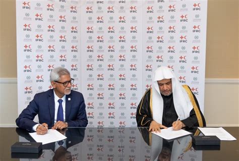 Mwl Signs Humanitarian Aid Agreement With Ifrc Muslim World League