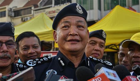When mahathir took over as prime minister or pm7 in may 2018, he not only appointed a corrupt zeti akhtar aziz as the pnb chairman, but he also appointed an even more corrupt abdul hamid bador as the ipg, latheefa beebi koya as the macc commissioner, and tommy thomas as the ag. PDRM siasat dakwaan peras ugut usahawan vape - PN BBC PORTAL