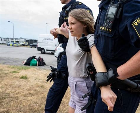 Greta Thunberg Aktivis Lingkungan Berusia Tahun Akan Diadili Karena