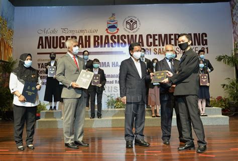 Laman facebook rasmi bagi kementerian pembangunan sumber dan kemajuan teknologi maklumat, sabah. Pelajar SPM terbaik Sabah terima anugerah BCNS | Utusan ...