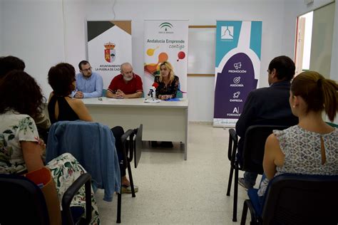 Foto Firma Convenio Cazalla Andalucía Emprende Fundación Pública