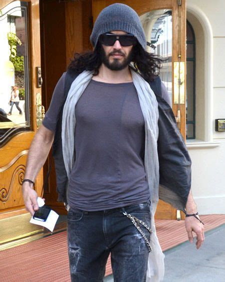 russell brand takes mind off katy perry and gives to homeless in the street ok magazine