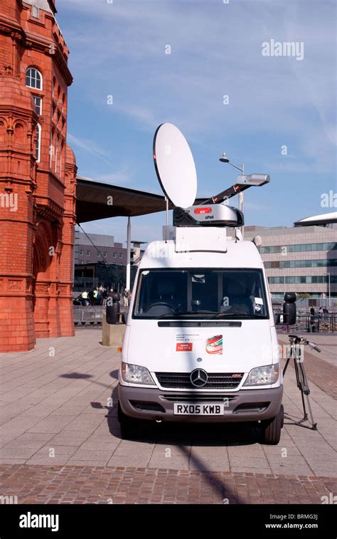 Outside Broadcast Truck Hi Res Stock Photography And Images Alamy