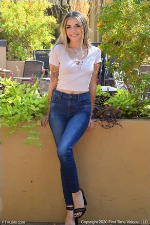 Sierra Tight Jeans Strip Fine Hotties Hot Naked Girls Celebrities