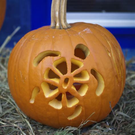 30 Cute Easy Pumpkin Carving Kiddonames