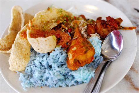 Malaysia is a melting pot of peoples and traditions, and i initially thought that culinary traditions in malaysia were more segmented and the most famous malaysian dishes. TASTE THE BEST OF MALAYSIA - 28 Best Malaysian Food