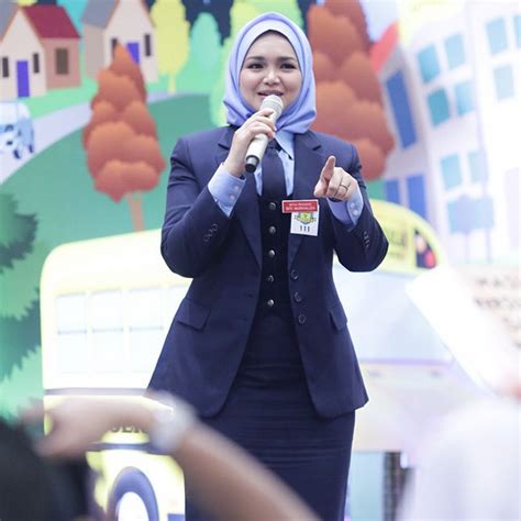 Muhammad faizlan bin nazli sekolah. Gambar Datuk Siti Nurhaliza pakai baju sekolah - Berita Pantas
