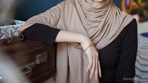 Dengan ungu gelap, rubi, safron, zamrud, amethyst, coklat susu, abu dan tembaga, apabila ia datang kepada nuansa pasir khaki. Koleksi Terbaru Padu Padan Celana Warna Beige | Ideku Unik