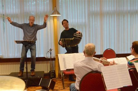 Shirma rouse & kim hoorweg. Kraayenhof speelt tranentrekker met Soli - RTV Seaport