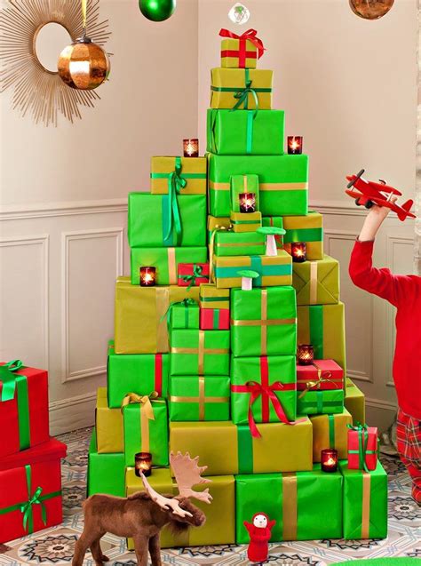 Paquets Cadeaux Verts Rouges Et Dor S Empil S Pour Former Un Sapin De Noel Xmas Christmas