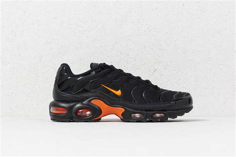 Standing out, we have the traditional 'multi swooshes' on the lateral side and a mini blue swoosh on the medial. Nike Rubber Air Max Plus Tn Se Black/ Total Orange for Men ...