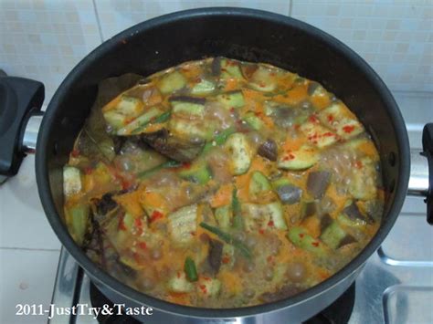 Sayur lodeh adalah salah satu masakan rumahan populer yang termasuk dalam golongan 'comfort food'. Resep Sayur Lodeh Istimewa Super Pedas ala My Mom | Just ...