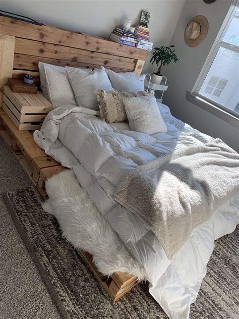 Pin By Arnould Maxime On Rustic Bedroom Ideas Diy Pallet Bed Pallet
