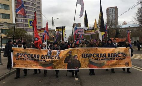 «comme c'est la fête du travail, je vais. La « Marche russe » est passée malgré la féroce répression ...