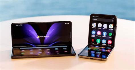 The galaxy z fold 2 that has matured elegantly from its predecessor and the compact motorola razr are very good examples of smartphone design evolution over the past. Galaxy Z Fold3のディスプレイが小型化、Flip3は大型化〜LTPO搭載 - iPhone Mania