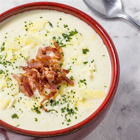 Creamy Keto Cheese And Bacon Cauliflower Soup