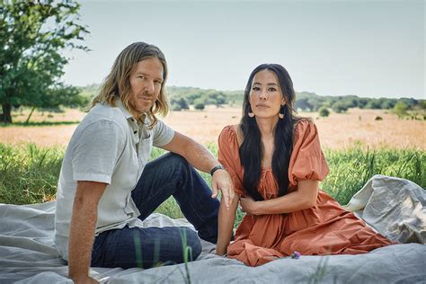 Thr Cover Story Chip And Joanna Gaines On Fixer Upper Launching Magnolia Network