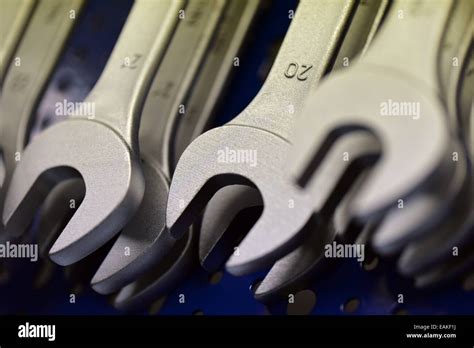 Konstruktion Screw Hi Res Stock Photography And Images Alamy