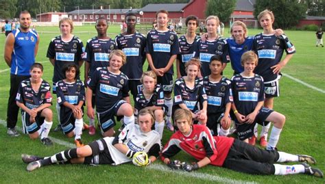 Daniel ek was unfortunately one of the victims of the demise of forum snowboards and special with skills like this hopefully it shouldn't be too long before young daniel finds himself on a new sponsor. Sverigecupen 2011