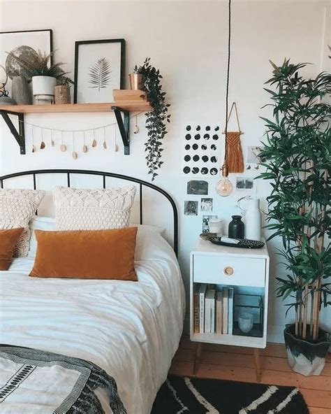 33 Lovely Simple Bedroom Decor Ideas That You Should Try Hmdcrtn