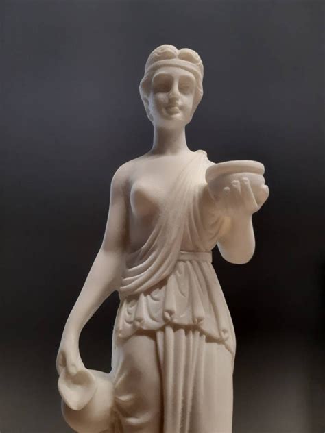 Home Living Nude Female Ancient Greek Woman Carrying Hydria Statue Made Of Alabaster Statues