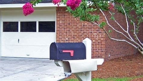Specifically, in my building, my mailbox number is 500 less than my apartment number, so if i lived in apartment 715 then or perhaps i should not specify the apartment number, only the box number? Oklahoma Mailbox Regulations | HomeSteady
