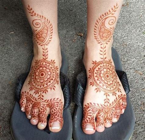 Nah salah satu tato yang dianggap keren adalah di pergelangan kaki. Desain Motif Henna di Kaki Untuk Pernikahan - Contoh ...