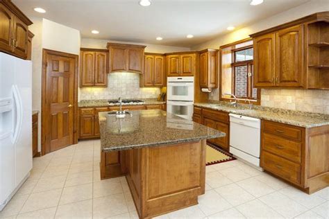 Wood kitchen cabinets are exposed to dirt, grease and other so what is the best way to clean kitchen cabinets? What Natural Oil Will Clean and Shine My Oak Kitchen ...