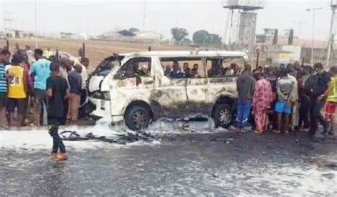 Enugu Many Passengers Burnt To Death As Bus Catches Fire Voice Air