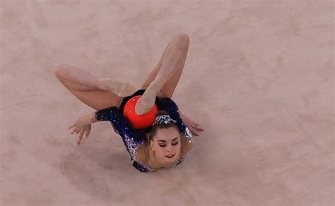 Olympics Rhythmic Gymnastics Russian Averina Twins Qualify On Top Ahead Of Finals