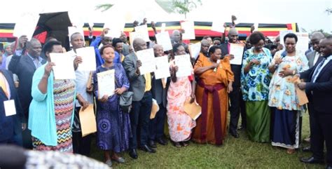 Over 4000 Lands Titles Handed Over To Residents Of Bunyangabu District