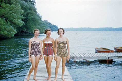 30 Vintage Found Photos Of Young Girls In Swimsuits From The 1950s