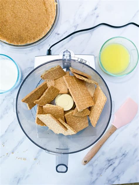 You can use cool whip instead of heavy whipping cream. How To Make Graham Cracker Pie Crust - Salty Lemon Sister