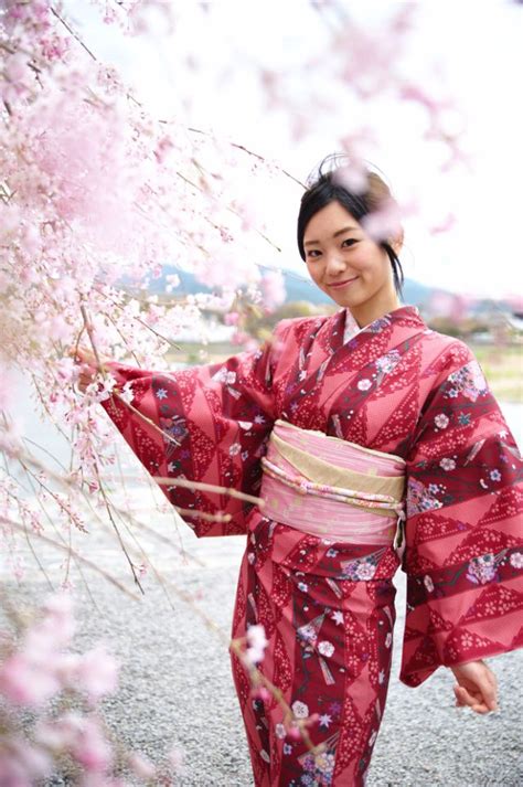 בא לי סושי סיפורים והשראה מעולם הסושי japanese kimono japanese cherry blossom