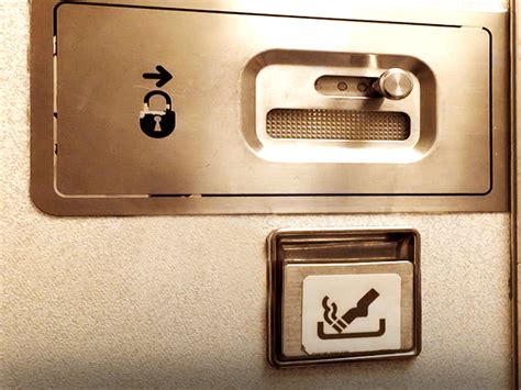 Sudah Dilarang Merokok Kenapa Ya Masih Ada Asbak Di Pesawat SUPERLIVE