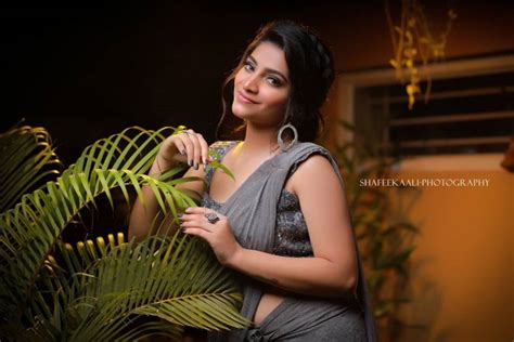 Malavika Sreenath Hot Photos In Saree 11 Actress Galaxy