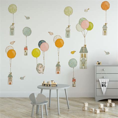 Naklejka na ścianę z motywem kolorowych baloników i domków