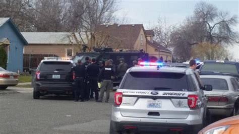 Kennewick Police In Standoff With Suspect Tri City Herald
