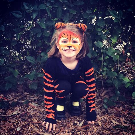 Kids Tiger Costume And Face Paint Diy Diy Halloween Costumes For Kids