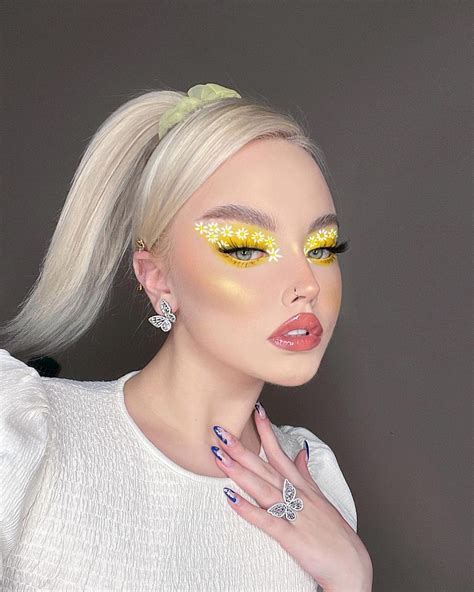 Erica Makeup Artist Udostępniła Zdjęcie Na Instagramie „🌼 Emoji