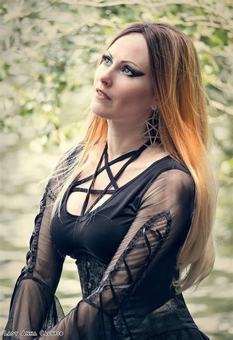 Pin By Greywolf On Goth Queens Model Gothic Models Lady