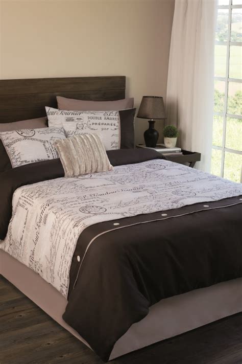 Cotton bedding sets are mainly known for their durability, softness, breathability, and their hypoallergenic characteristics. 5 budget-friendly tips to prepare your bedroom for autumn ...