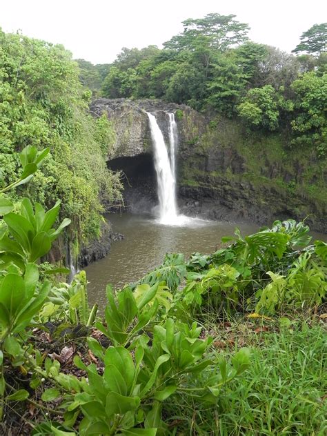 Rainbow Falls Is A Waterfall Located In Hilo Hawaii Rainbow Falls