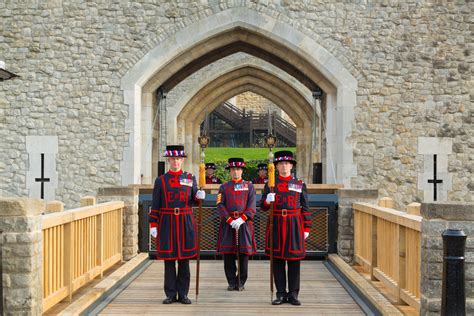 Up Close With Yeoman Warders Aka Beefeaters At Tower Of London Guide