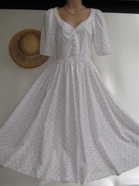 Laura Ashley Vintage Summer White Rose Posy Day Tea Dress Modest