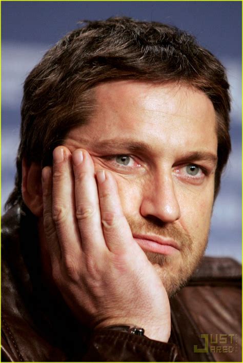 To execute the 300 workout, gerard had to train 5 to 6 days a week for 4 months. Gerard Butler: '300' Movie Photocall: Photo 2418264 | 300 ...