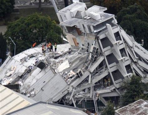 Anteriormente, el gobierno de nueva zelanda dijo que era probable que el tsunami tarde dos horas en llegar al país oceánico. Un terremoto deja al menos 65 muertos en Nueva Zelanda ...